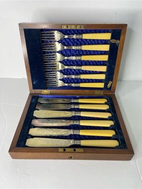 Vintage HL & Co Fish Knive & Fork Set 12 Pieces Wooden Box Chest Silver Plate